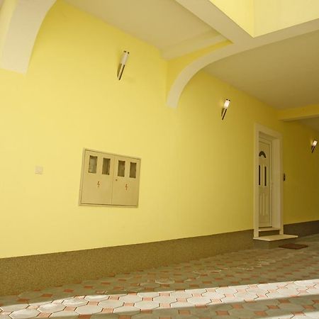 Apartments Rubic Омиш Экстерьер фото