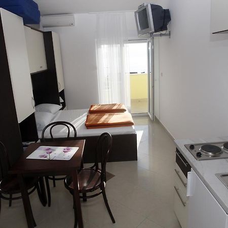Apartments Rubic Омиш Экстерьер фото
