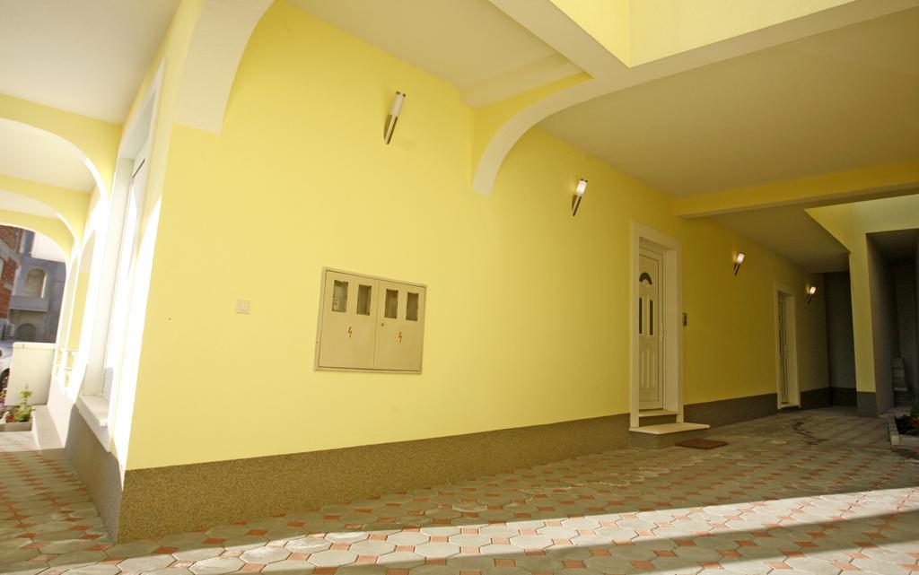 Apartments Rubic Омиш Экстерьер фото