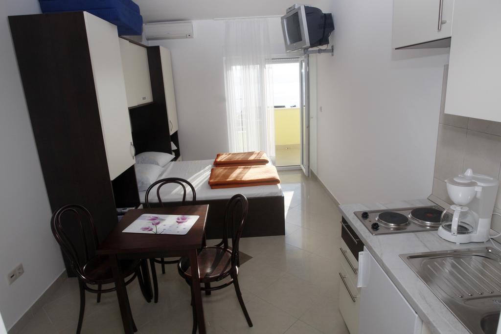 Apartments Rubic Омиш Экстерьер фото